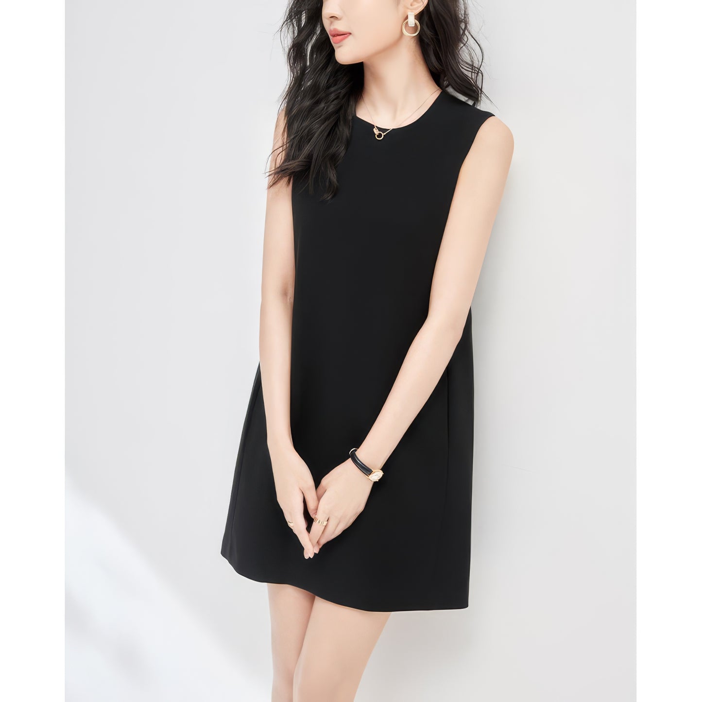 Sleeveless Minimal Black Shift Dress