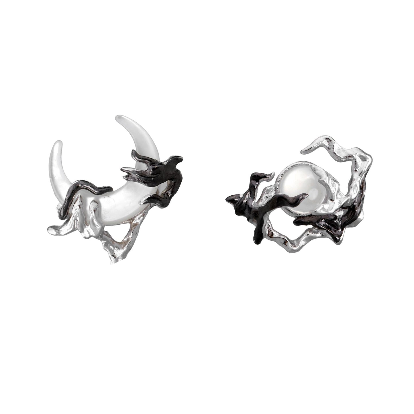 Moon Claw Pearl Mismatch Earrings