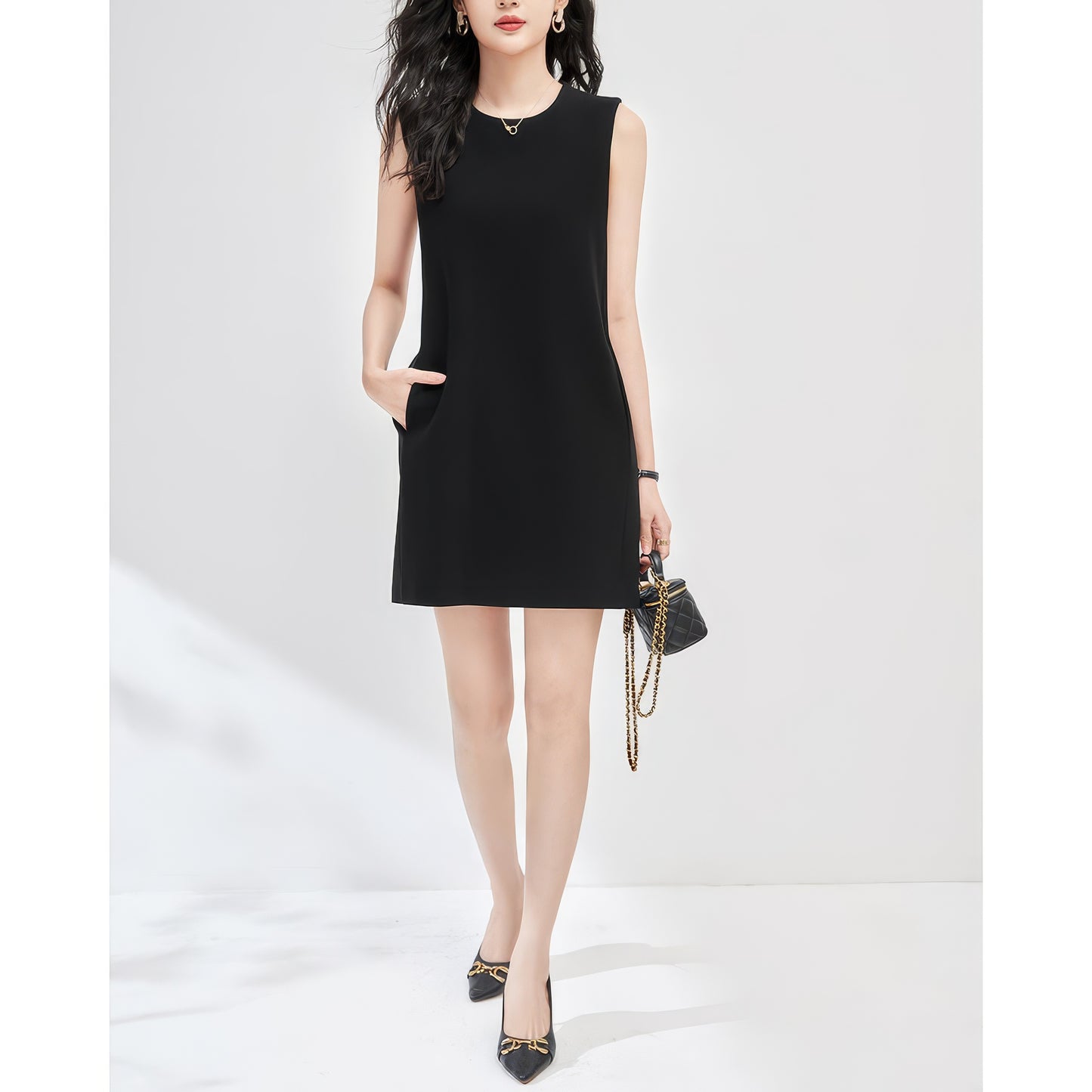 Sleeveless Minimal Black Shift Dress