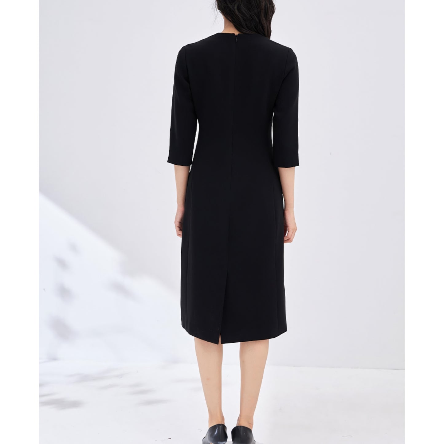 Minimal Seam Pocket Midi Dress