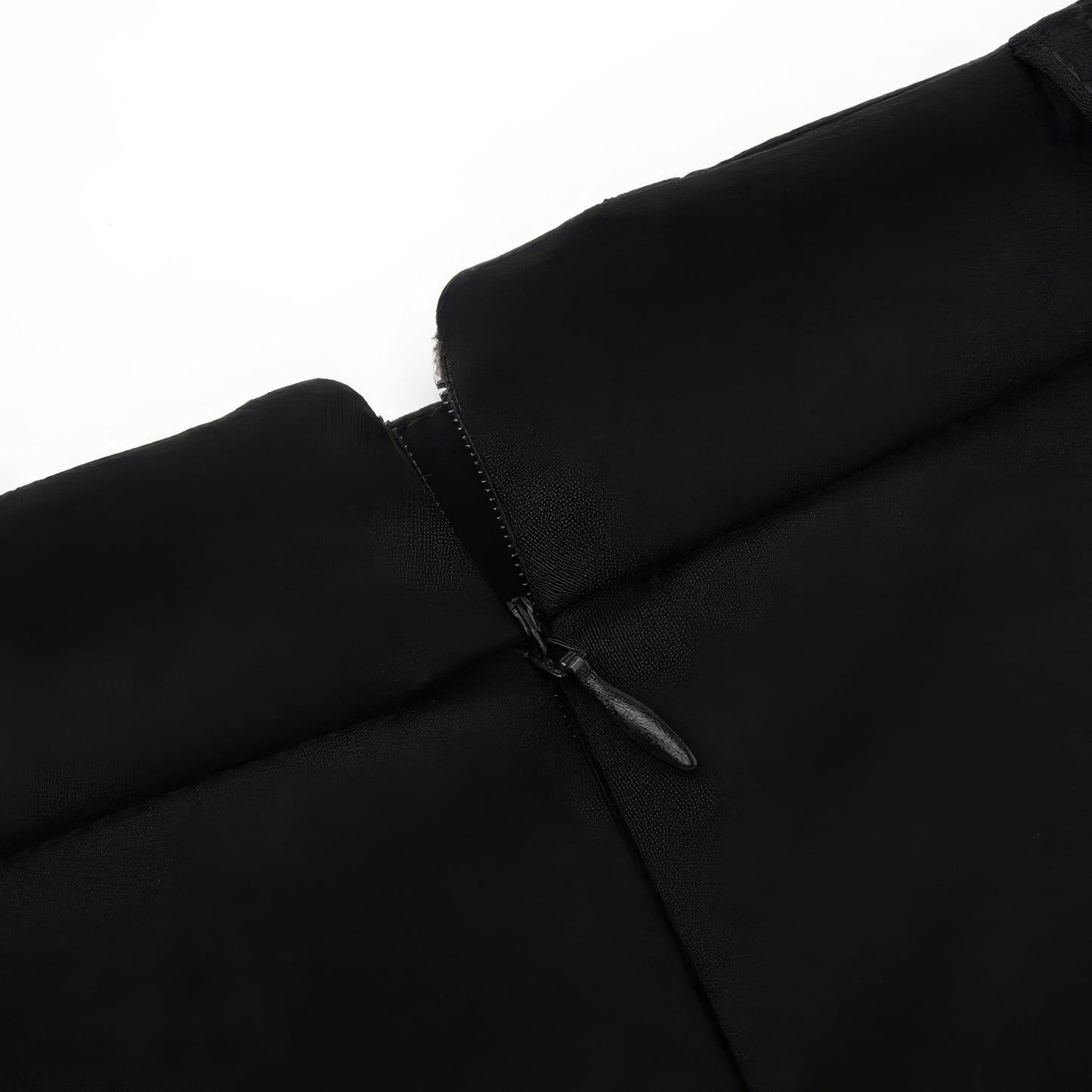 Chain Detail High-Waisted Black Shorts
