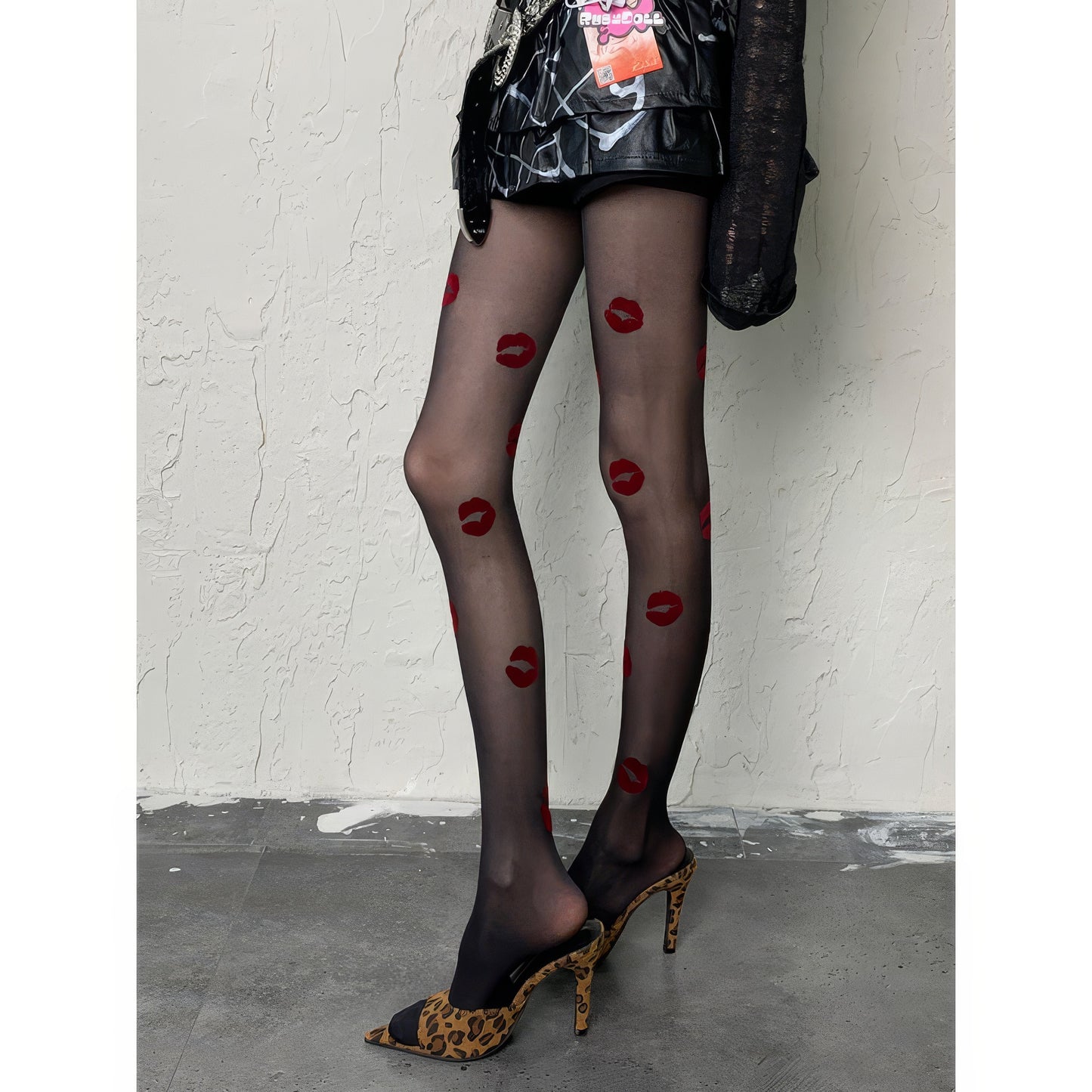 Allover Lip Print Sheer Tights