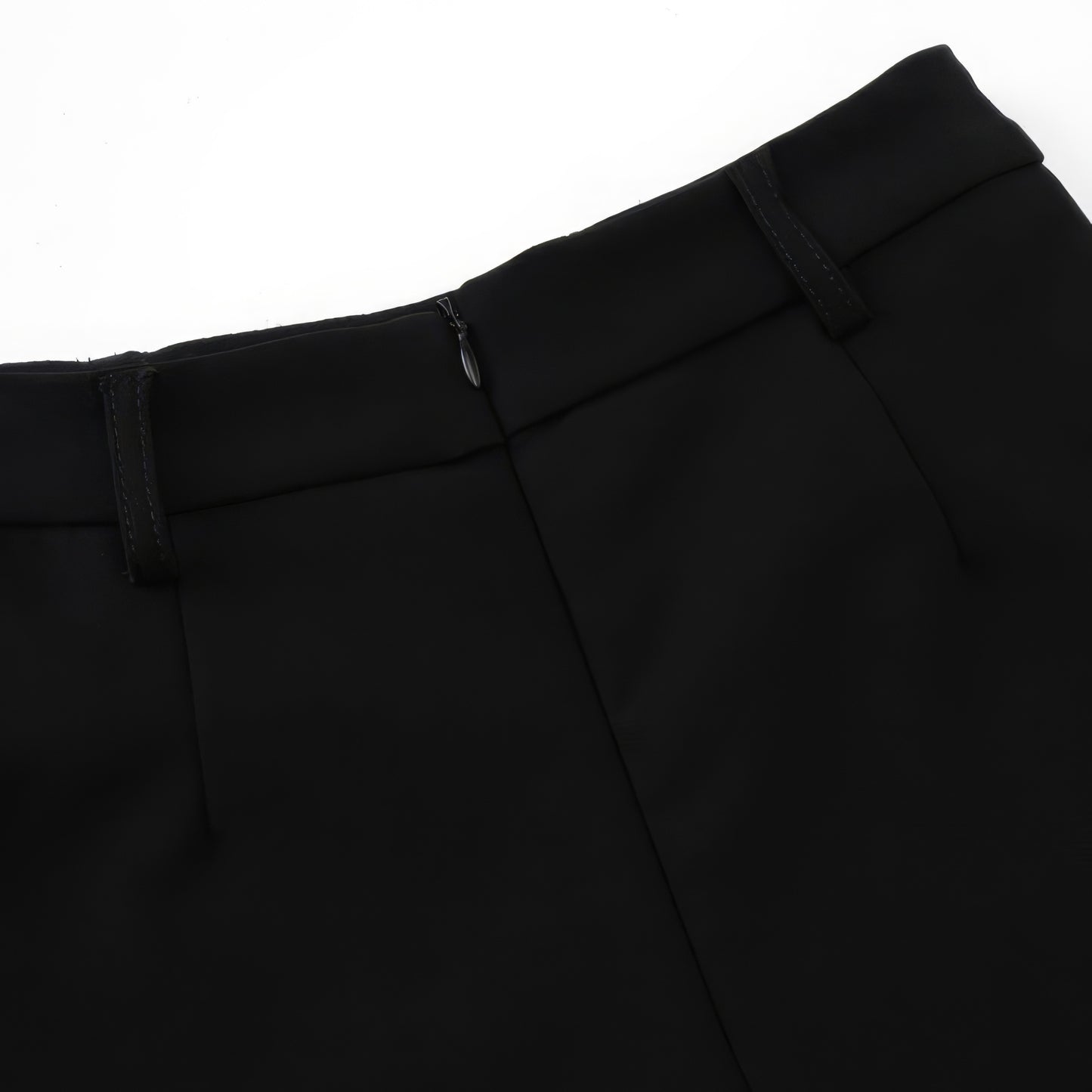 Chain Detail High-Waisted Black Shorts