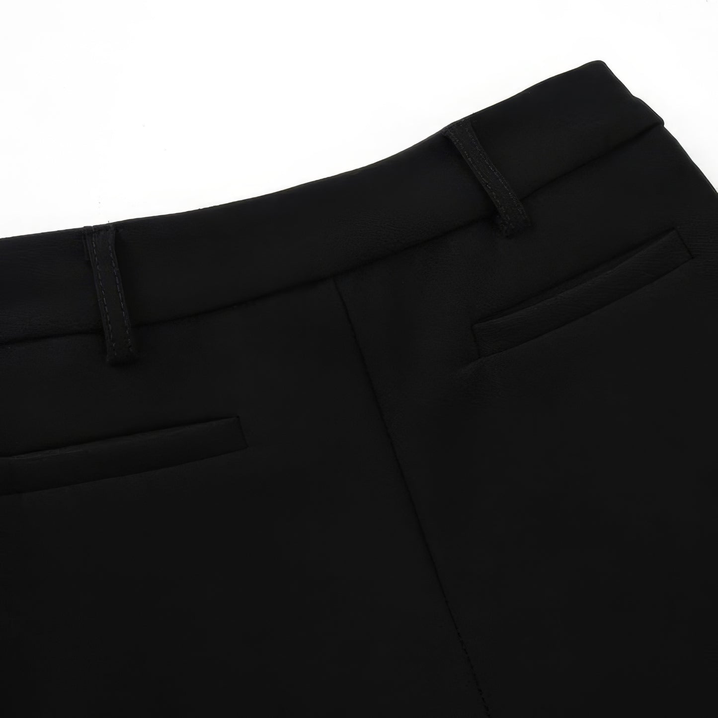 Chain Detail High-Waisted Black Shorts