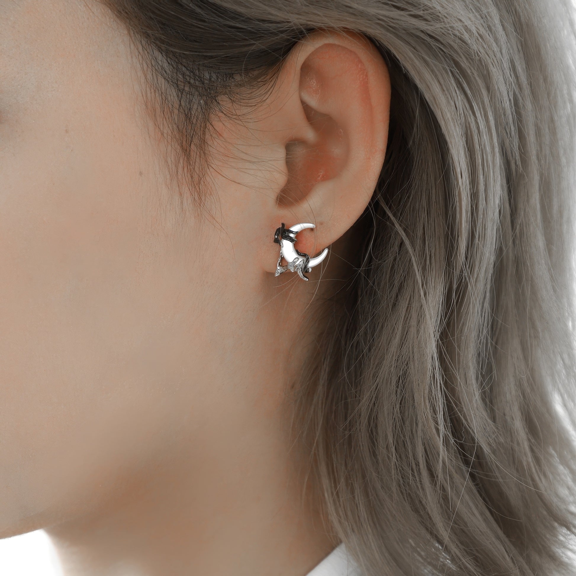 Moon Claw Pearl Mismatch Earrings