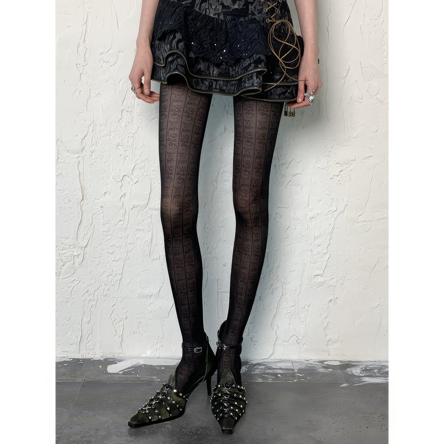 Baroque Floral Pattern Sheer Tights