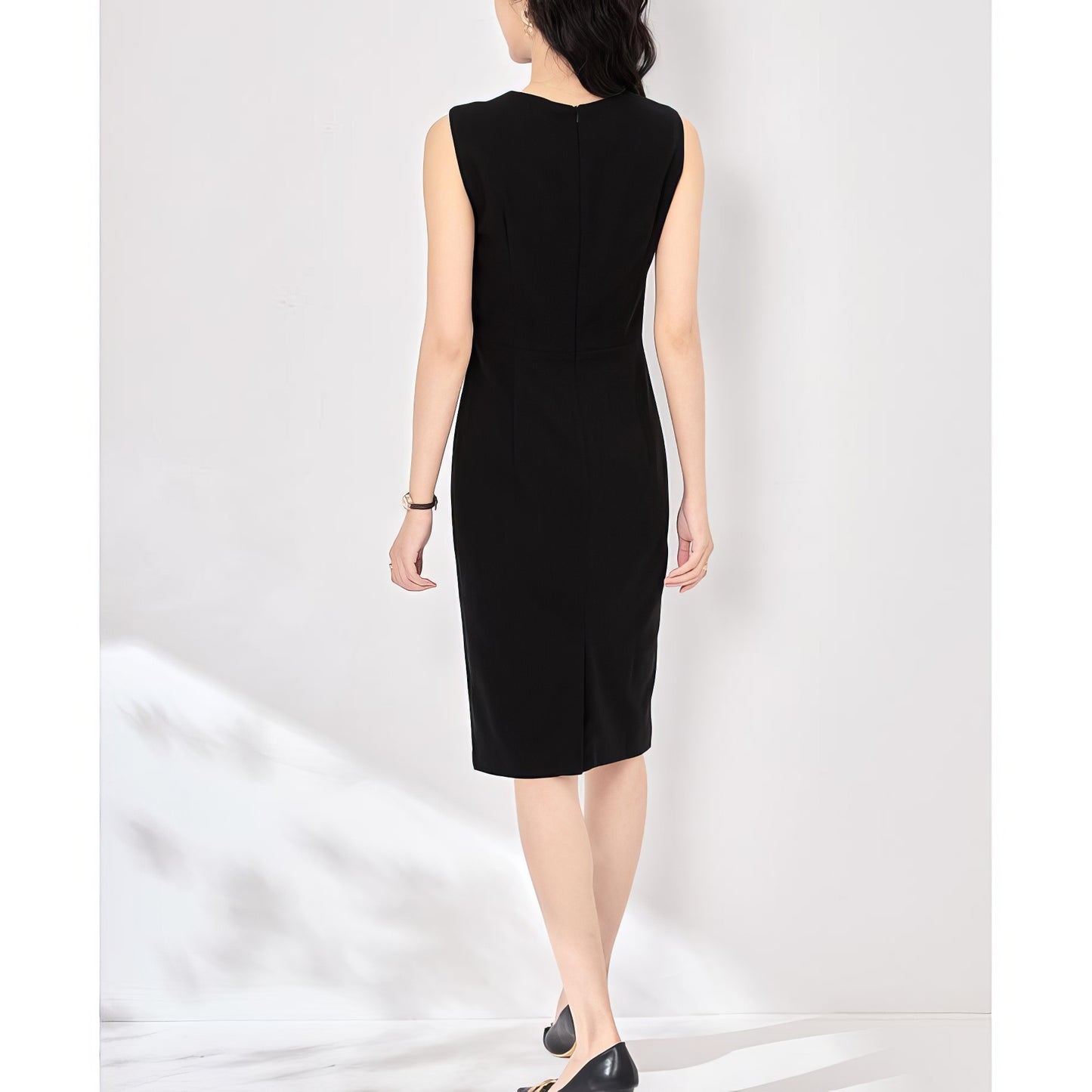 Sleeveless Pencil Silhouette Black Midi Dress