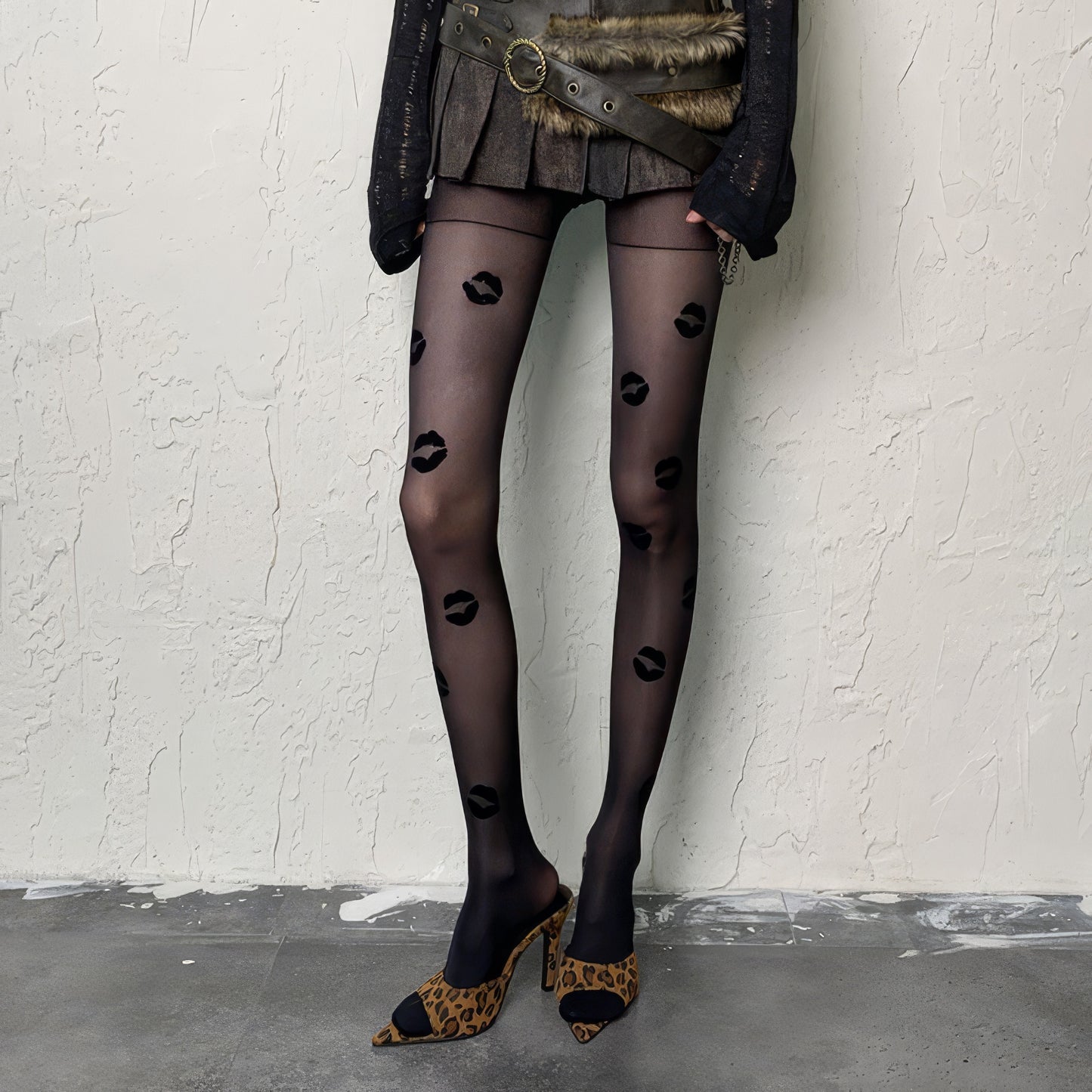 Allover Lip Print Sheer Tights
