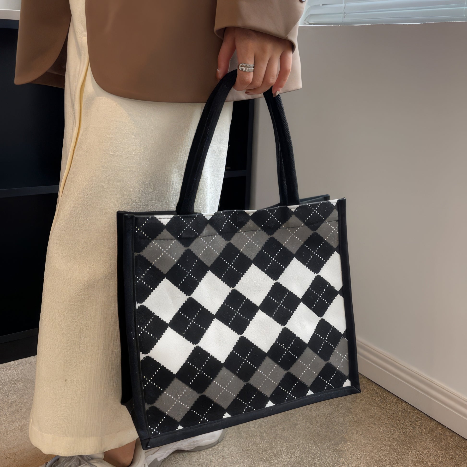 Monochrome Argyle Knit Pattern Tote