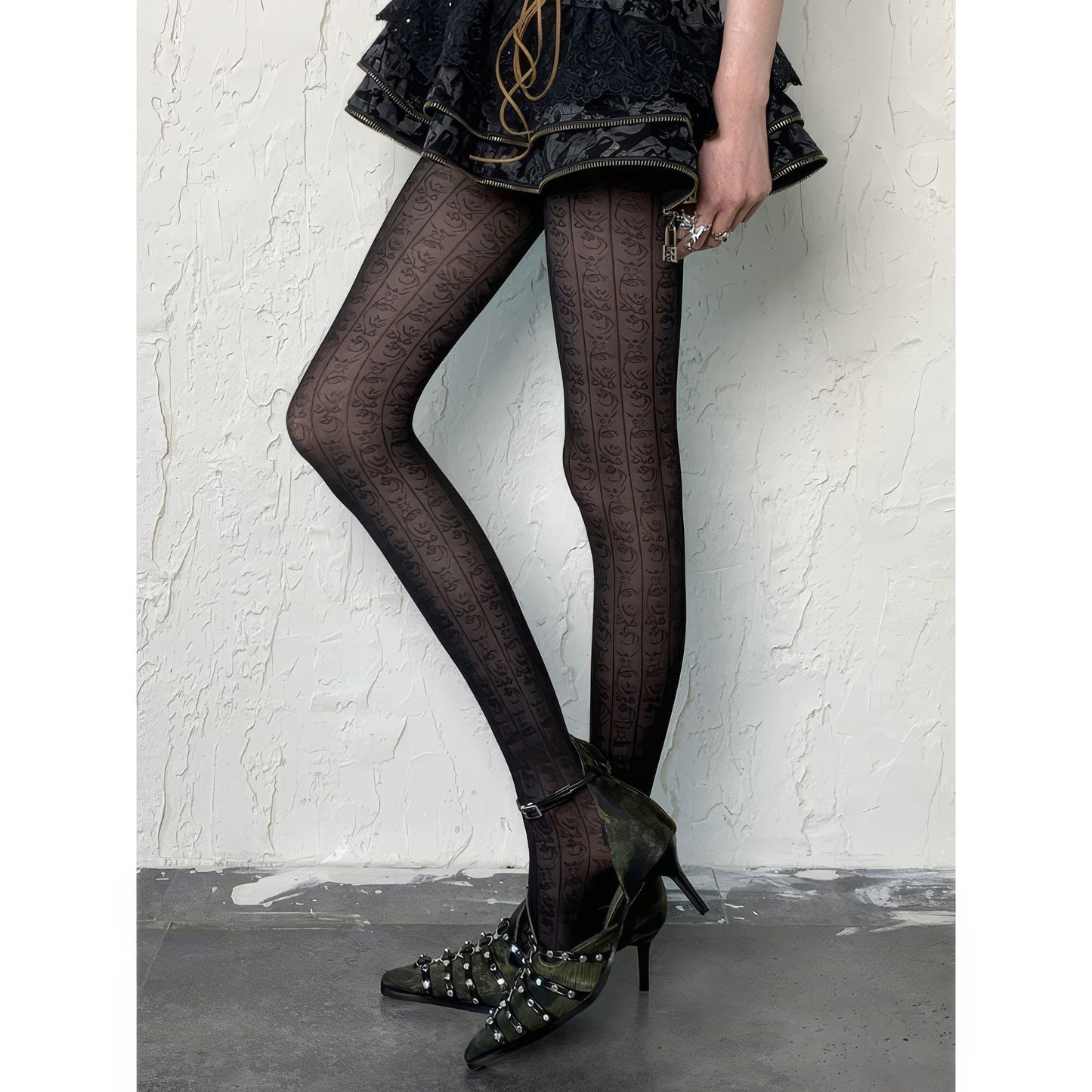 Baroque Floral Pattern Sheer Tights